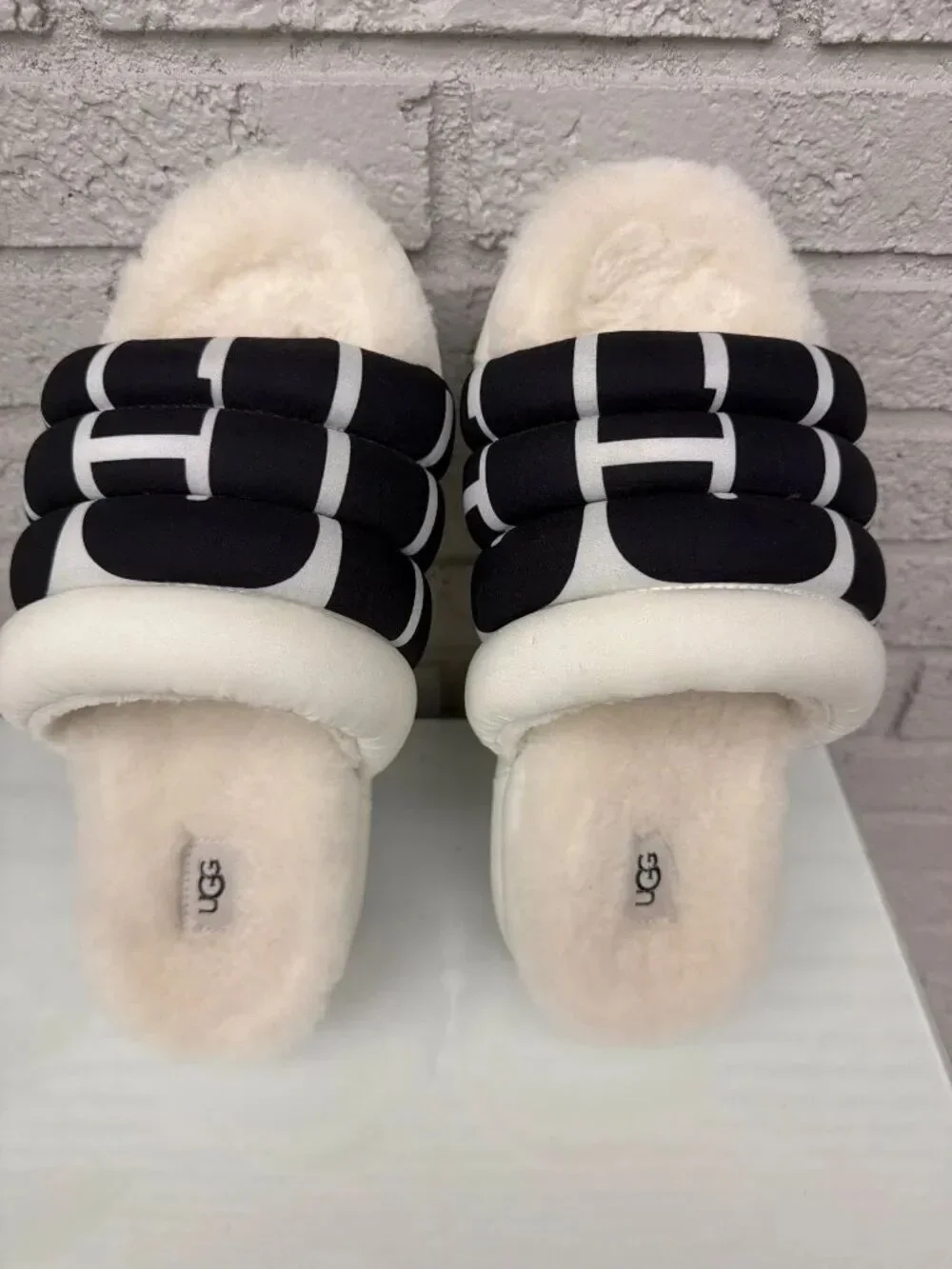 Ugg Women’s Maxi Logo Quilted Puff Platform Slides Size 9